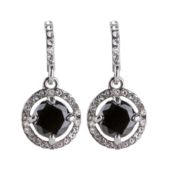 一对白色背景的银钻石耳环送给新娘图片下载