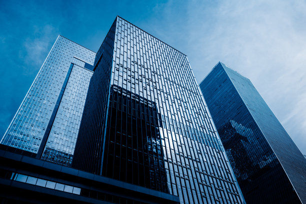 中国城市摩天大楼的低角度视图图片下载