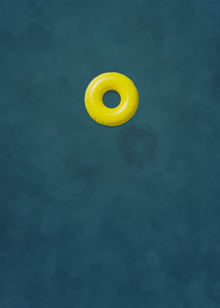 漂浮在水中的充气游泳环，3d渲染。游泳管在明亮的颜色，概念的夏天，假期和海上度假图片下载