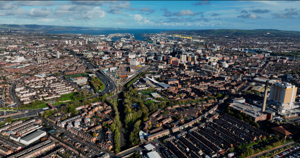北爱尔兰贝尔法斯特天际线城市景观的住宅和商业航拍照片图片下载