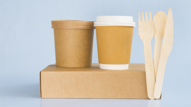 用一次性容器包装的食品和饮料图片下载