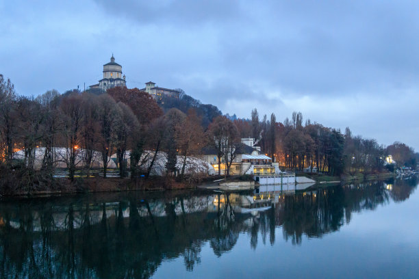 都灵之夜图片下载