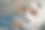穿着格子衬衫的少年儿子拥抱着生病的母亲图片下载