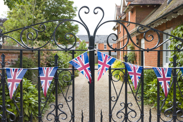 英国乡间别墅门外悬挂的英国国旗图片下载