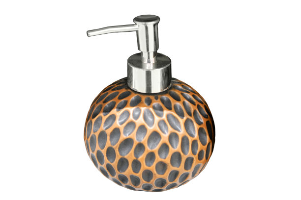 浴室里的餐具——肥皂分配器，碟子，花瓶，孤立在白色背景上图片下载