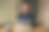 一位美丽的女士深夜在笔记本电脑前工作。一位年轻的创意经理感到很高兴，看着镜头笑了。图片下载