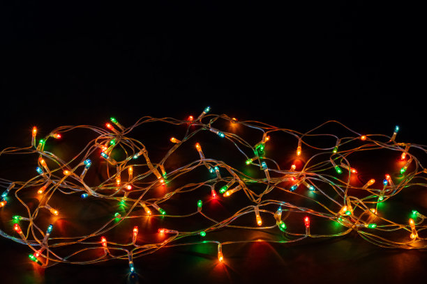 圣诞背景灯和自由文本空间。圣诞彩灯边境。图片下载