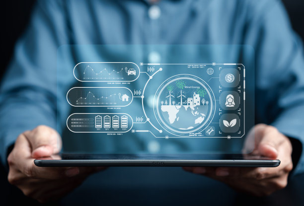 能源工程师使用平板电脑虚拟地图未来，原型设计上的全息投影，未来设计与技术应用基础，绿色能源图片下载