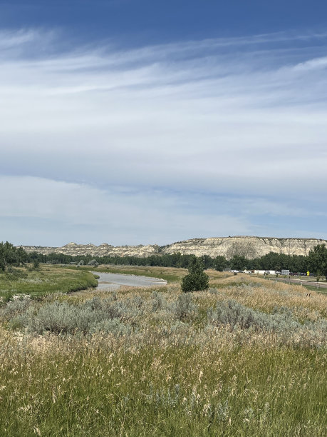 北达科他州西奥多·罗斯福国家公园的露营地。图片下载