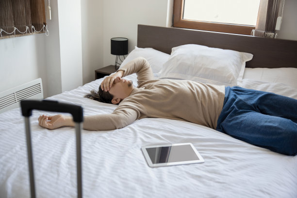 他出差太累了图片下载