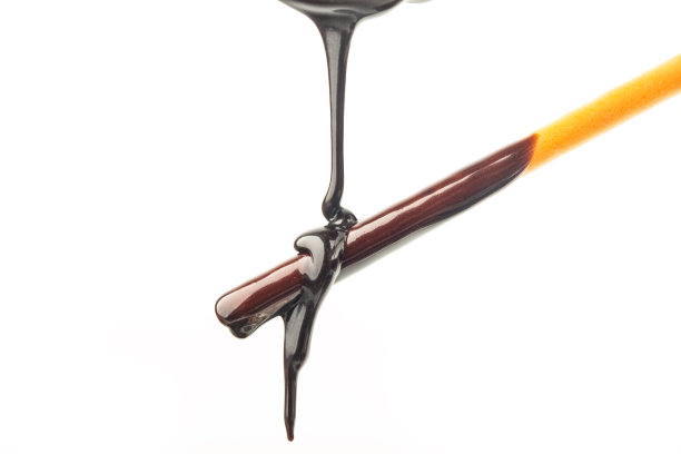 巧克力酱溢出饼干棒图片下载