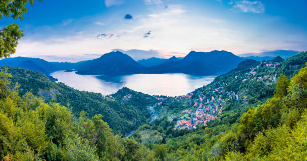 科摩湖和瓦伦纳镇航拍全景图片下载