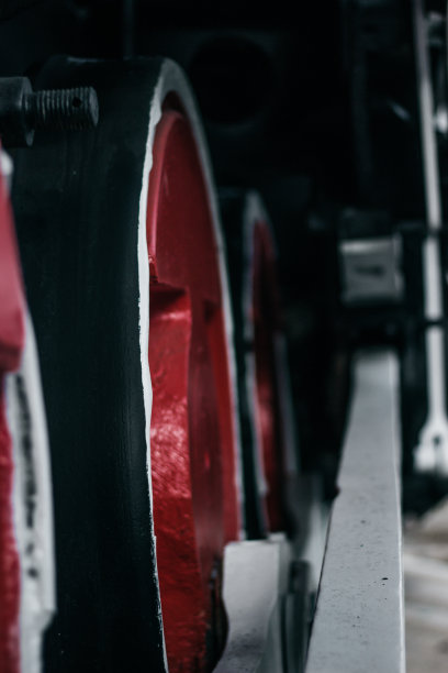 老式蒸汽火车车轮图片下载