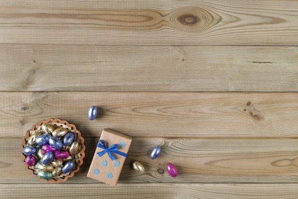 复活节庆祝活动。Copyspace。前视图。传统节日给孩子们的礼物。图片下载