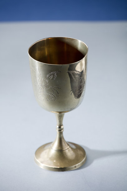 第一个基督教圣餐杯，一个艺术制作的基督教圣餐杯图片下载