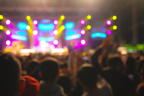 舞台上音乐会灯光的模糊背景图片下载