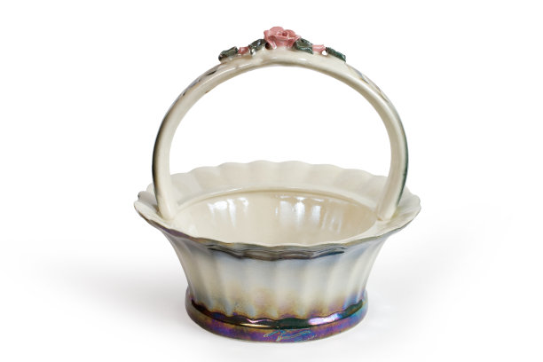 白色背景的装饰性瓷瓶。图片下载