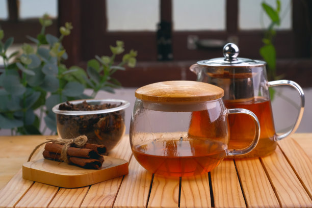 热花草茶饮料在玻璃成分肉桂图片下载