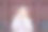 中年妇女拿着一个旧相机图片下载