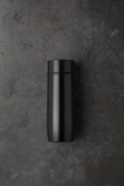 可重复使用的水瓶在混凝土背景图片下载