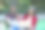 印度老夫妇在公园使用笔记本电脑。图片下载