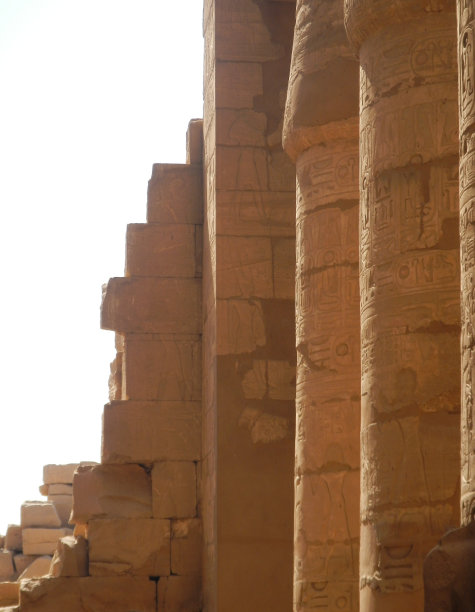 卡纳克神庙的墙壁和柱子图片下载