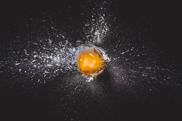 玻璃球和蛋黄爆炸图片下载