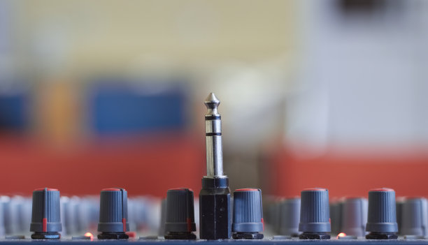 立体声插孔插头。音频混合器。图片下载