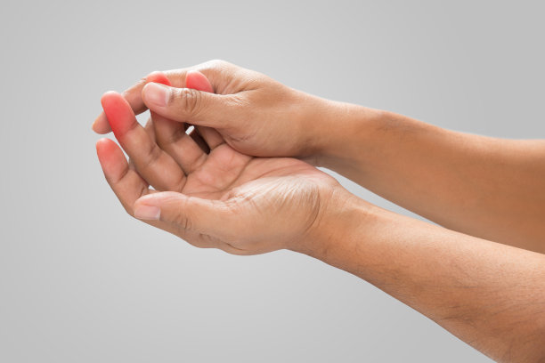 指尖麻木。图片下载