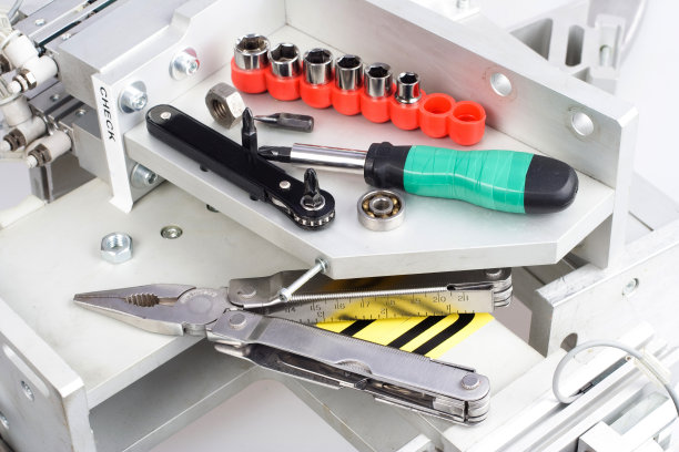 螺丝刀，螺丝，螺母。工业设备支架图片下载