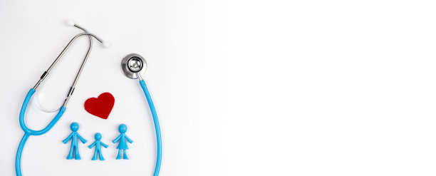 在浅色背景上有心形人物的测速仪。医学的概念，治愈，健康。世界卫生日。图片下载