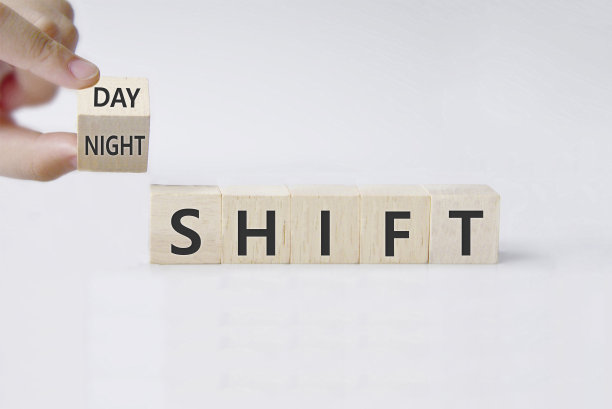 手转骰子，改变表达“白班”到“夜班”图片下载