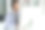 医生戴着耳机在诊所或医院积极视频通话。远程保健和远程医疗服务的概念。图片下载
