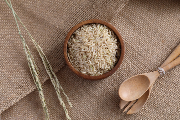 有机生糙米特写图片下载