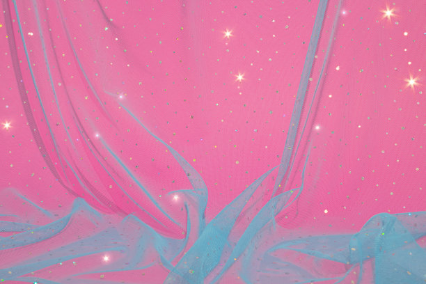 优雅的壁纸制成的绿松石薄纱织物亮片在明亮的粉彩粉红色背景。审美时尚，热爱设计。图片下载