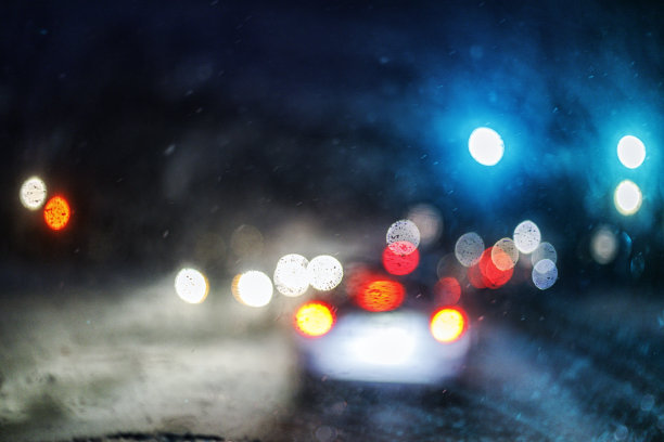 冬季暴风雪红绿灯图片下载