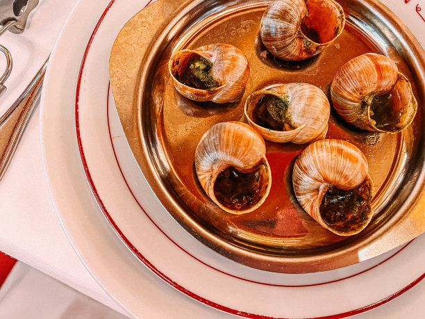 特写照片的蜗牛服务在高端餐厅设置复制空间图片下载