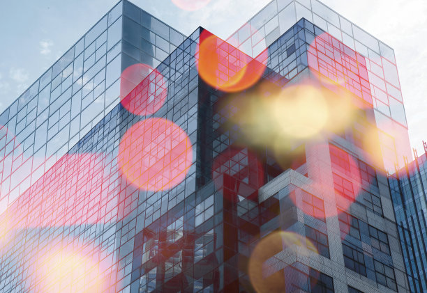 城市建筑背景。与散景叠加图片下载