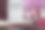 女人手持可印logo的礼品袋在珠宝展示柜前图片下载