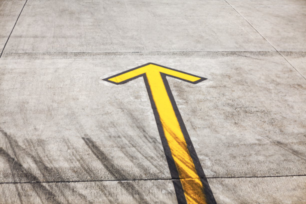 跑道上的箭头图片下载