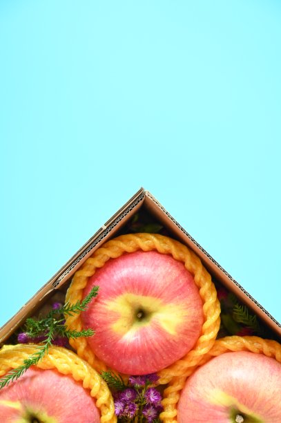蓝色背景的盒子里有漂亮的粉色苹果图片下载