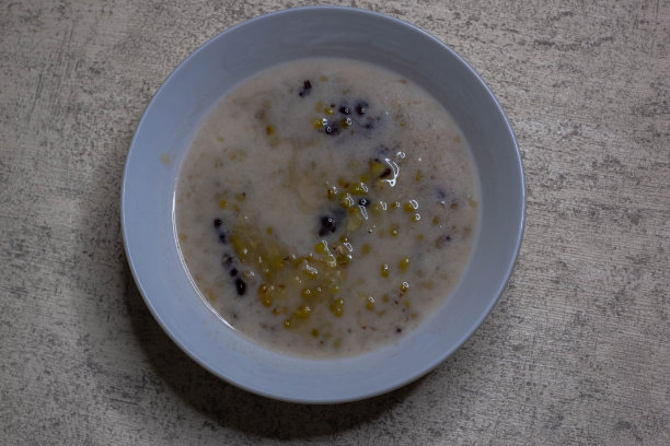 青豆粥和黑糯米图片下载