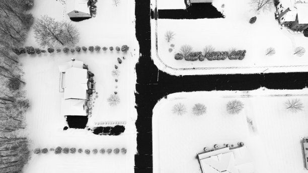 从航拍角度看，康涅狄格州曼彻斯特的T形道路图片下载