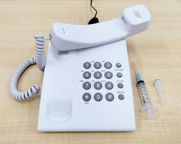 注射器，瓶子和日历图片下载