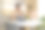 年轻的已婚夫妇在家办公图片下载