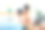 一名亚洲男子正在家里客厅的沙发上引导他的儿子做作业。当爸爸在家用他的笔记本电脑上网工作的时候，单身父亲在指导你的儿子。图片下载