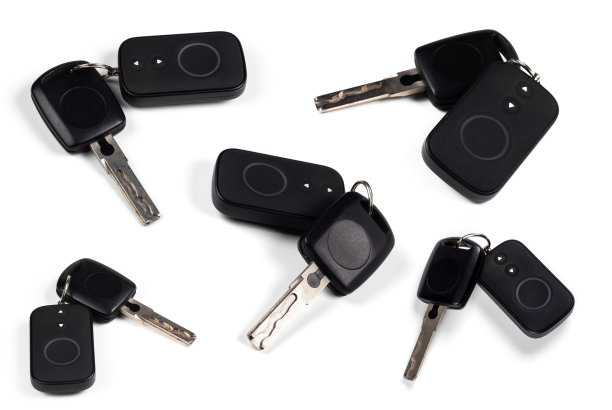 一套远程汽车钥匙孤立在一个白色背景图片下载
