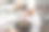 肖像亚洲年轻男子在厨师制服烹饪牛排火在厨房图片下载