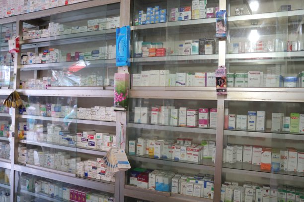 孟加拉国村庄里的一个药品商店图片下载