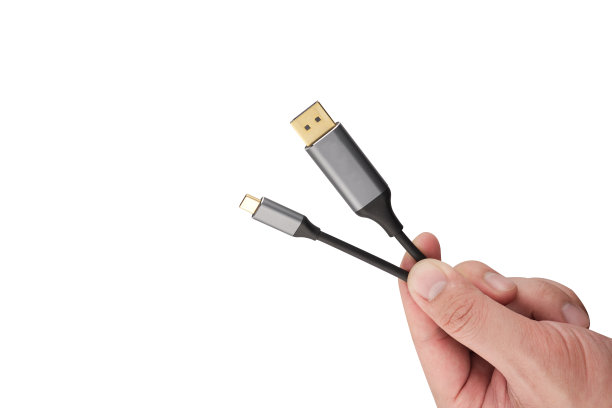 手持USB电缆隔离在白色背景。图片下载